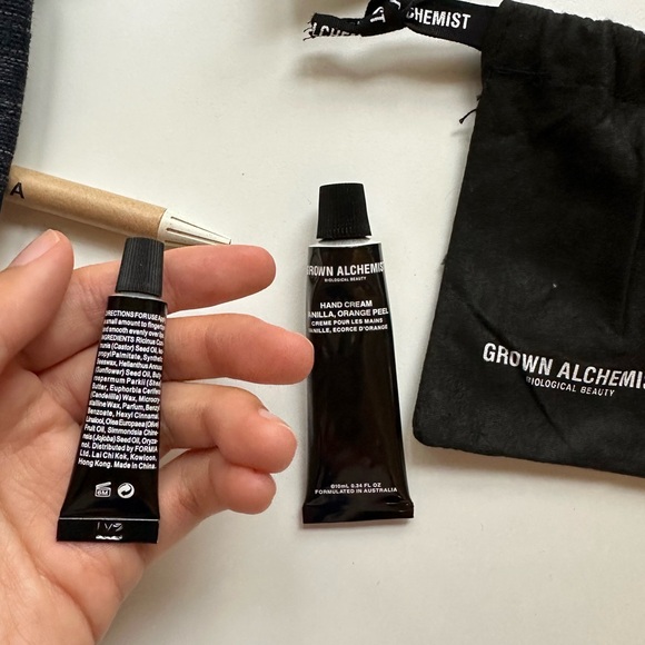 NWT - Grown Alchemist Travel Kit in Handmade Amenity Pouch - Picture 3 of 4